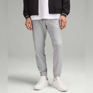 SOLD— Lululemon ABC Jogger Light Gray Warpstreme Size M Skinny Fit Activewear
